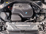 【BMWエンジン】革新的なガソリン・エンジン・テクノロジーによる高性能かつ高効率。レスポンスの良いパワーを発揮。常にスムーズな吸気を実現しアクセル開度にダイレクトに反応しドライビングを楽しく演出。