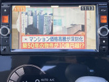 テレビ番組を画面で視聴でき、停車中の待ち時間などに映像を楽しめます。時刻も画面上で確認できるため、休憩時に便利。目的に応じてナビなどの画面へ切り替えてお使いいただけます。
