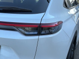 特徴的なデザインで後方からの確認しやすいLEDリアコンビネーションランプ