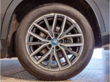 【BMWアロイホイル】軽量かつ強度に拘ったアロイホイル。走行性能ポテンシャルを引き出す設計。車の足元を引き締めてくれる大きなポイントはアロイホイルです。