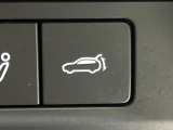 【パワーバックドア】スマートキーや運転席のボタンを押すだけでリアゲートが自動で開閉します!荷物を持っている時や、高い位置にあるバックドアを閉める際に便利な機能です♪