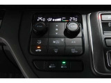 運転席と助手席の温度設定の変更が可能な左右独立タイプのデュアルエアコンです♪♪♪暑がりな人・寒がりな人も誰もが車内を快適にお過ごしいただけます♪♪♪
