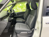 運転しやすい視認性と、操作しやすい配置が魅力の運転席。快適なドライブをサポートする機能が満載です。安全運転をアシストします。