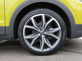 215/45R18インチ・アルミホイールになります。