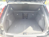 普段のお買い物や通勤、送迎等に十分な荷室スペースを確保しております。セカンドシートを倒すと、大きな荷物の積載も可能です。