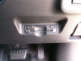 ETC車載器を装備しています。高速道路の料金所もストレスなく通行できます。すっきりとしたビルトインタイプですよ。