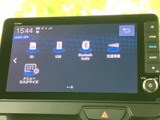 SDやUSB、Bluetooth Audio、交通情報などの項目が並び、利用したい機能を画面から選択できます。メニューカスタマイズも備わり、用途に応じて活用できます。