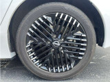 タイヤサイズは215/50R17
