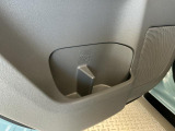 【後席ドリンクホルダー】後席用にも使いやすい位置にドリンクホルダーがございます。みんなが快適な空間でドライブはより楽しいものに♪