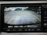 バックカメラの画像です。ガイドラインがスムースな車庫入れをサポートいたします。車庫入れの安心感がアップしますね。