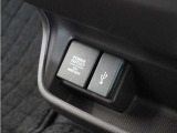 ◆USB接続端子◆スマホやiPodなどを接続して、いつもの音楽を車内でもお楽しみいただけます♪