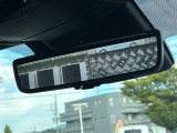 【デジタルインナーミラー】車両後方カメラの映像をルームミラーに映すことが出来ます。 そのため、後席に人や荷物があって後方が見えづらい場合でもしっかり視界を確保することが出来ます。