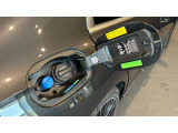 メルセデス・ベンツはドイツ本国シュツットガルト近郊でのメルセデス自車が関わった重大事故を、40年以上に亘って調査しています。エアバッグやシートベルトテンショナーは、この調査の結果生み出されました。