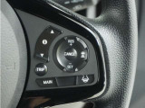 ◆アダプティブクルーズコントロール◆予め設定した車速内でクルマが自動的に加減速。前走車との適切な車間距離を維持しながら追従走行します。【LKAS】車線維持支援システムでステアリング操作を支援。