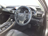 分かりやすく操作しやすい運転席まわりです☆