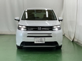LEDヘッドライトを装備しています。LEDヘッドライトはとても明るく、雨の日や夜間走行も安全・安心です。オートライトコントロール付きで周囲の明るさに応じて自動で点灯・消灯します