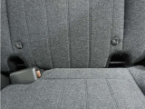 ◆ISOFIX◆シートベルトいらずでチャイルドシートと固定金具を連結するだけでガッチリ固定できます。