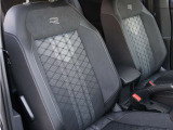 シートヒーターを装備し、寒い季節でも快適なドライブをサポート。スイッチひとつで素早く暖まり、冬場でもストレスなくお乗りいただけます。