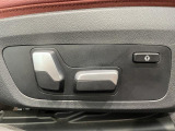 【メモリー機能付きパワーシート】運転手が代わってもボタン一つで設定ポジションに。常にご自身のドライブ設定が整います。