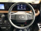 インテリアに合わせたデザインのステアリングは、運転される方のことも考え、運転しやすい形状、大きさです。是非一度、実際に触ってお確かめください。