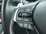 ◆オーディオリモコンスイッチ◆ハンドルにスイッチが装備されてます。視点をそらすことなく、ボリューム調整・オーディオソース切替・選曲が出来ます。安全運転しながら操作が可能になりました。
