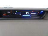 メーターはインテリアの上部にあり運転中でも視線移動が少なく安全です☆☆☆