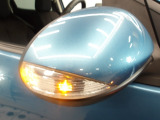 車両幅方向において最も外側にレイアウトされるので、第三者が視認しやすいドアミラーウィンカー!
