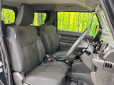 運転席シート廻りは使用感も少なく、良好な状態となっています。前オーナー様が丁寧に使っていたことがよくわかりますね。