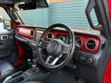 ステアリングを握ればJeepワールドが目の前に広がります!
