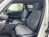 適度なホールド感のあるフロントシートは疲れにくく長時間の運転でもしっかりサポートします。