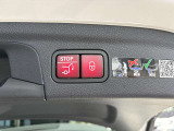 フットトランクオープナーを備え、両手が荷物でふさがっている場面でもテールゲートの開閉を支援します。