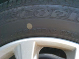 タイヤサイズは、155/65R14です。