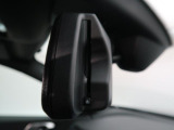 【ルームミラー一体型ETC】BMWといえばルームミラー一体型のETC。ドライバーから差し込めるかたちになっておりますので、差し忘れの際も慌てずにご利用いただけます。
