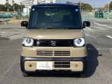 LEDヘッドライトは、本当に明るくて安全です。暗い夜道からお客様を守ってくれます。運転しやすいですし、自慢にもなるかも?黄色いハロゲンライトと見比べてください。