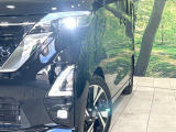 【LEDヘッドライト】悪天候や夜間走行時も良好な視界を確保し安心して運転できる高輝度LEDヘッドライトを装備!点灯速度が早く、消費電力も抑えられています。