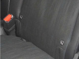 ◆ISOFIX◆シートベルトいらずでチャイルドシートと固定金具を連結するだけでガッチリ固定できます。