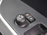 ドアの施錠・解錠に連動してドアミラーが自動で格納・復帰するオート格納機能を搭載しています。