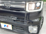 【LEDヘッドライト】悪天候や夜間走行時も良好な視界を確保し安心して運転できる高輝度LEDヘッドライトを装備!点灯速度が早く、消費電力も抑えられています。