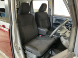 【運転席・助手席】内装ルームクリーニング済みです。しっかり綺麗にしていますので、是非、お確かめください。車に自信があるからこそ、是非一度ご来店頂き内外装も見てもらえると幸いです。