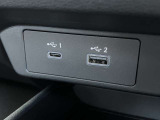 運転席近くにUSB電源ソケットが装備されており便利です。