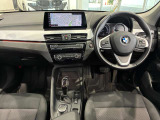 コックピットは、BMWらしくセンター・コンソールがドライバーに向けて傾けられた設計になっています。