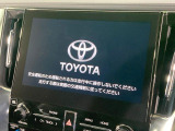 【メーカー純正10型ナビ】インテリアに溶け込むスタイリッシュな「専用設計」メーカーナビを装備♪視認性や操作性など基本性能にも優れ、より上質なカーライフをお楽しみいただけ