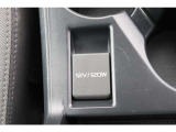 運転席の手元にシガーソケット電源があり、電子機器などの充電ができます