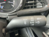 運転席ハンドル部の右横でライトをON/OFFでき、オートライトにも設定可能です。
