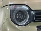 LEDヘッドライトは、点灯の瞬間から最大光量を発揮し、突然暗くなるトンネルなどでの安定感を高めます。