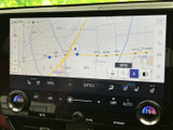 地図を大きく表示でき、目的地や周辺道路を確認しやすい画面です。お出かけ先の検索やルート確認を画面上で行えるため、初めて訪れる場所への移動にも便利にお使いいただけます。