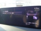 スマートフォンを登録しておくことで、車内に持ち込むだけでハンズフリー通話や音楽再生を連動できます。複数の端末情報を登録して手軽に切り替えられるため、家族で車を共有する際のスムーズな接続を支えます。