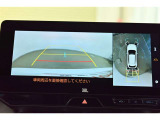 専用のカメラにより、上から見下ろしたような視点で360度クルマの周囲を確認することができます☆縦列駐車や幅寄せ時に活躍してくれます