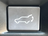 【パワーバックドア】スマートキーや運転席のボタンを押すだけでリアゲートが自動で開閉します!荷物を持っている時や、高い位置にあるバックドアを閉める際に便利な機能です♪