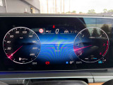 メーターディスプレイは走行情報を見やすく表示。走行距離3,700kmも画面から確認できます。